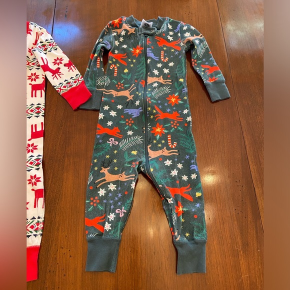 Hanna Andersson Christmas Zip Sleeper Bundle size 12-18 months - Picture 2 of 8